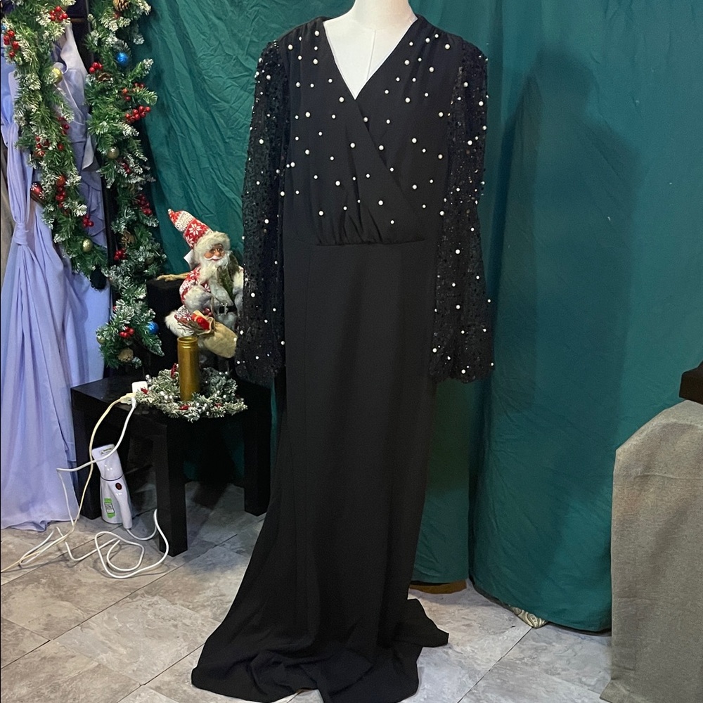 Elegant Black Evening Gown with Pearl Accents